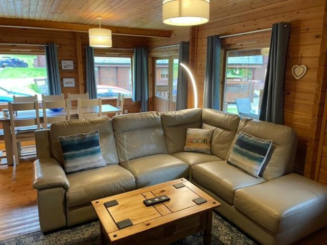 Luxury 3 Bedroom, 3 Bathroom Lodge With Hot Tub 란베드르 외부 사진