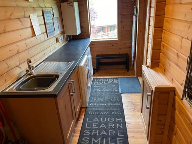 Luxury 3 Bedroom, 3 Bathroom Lodge With Hot Tub 란베드르 외부 사진