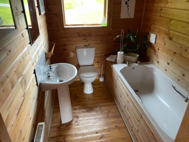 Luxury 3 Bedroom, 3 Bathroom Lodge With Hot Tub 란베드르 외부 사진